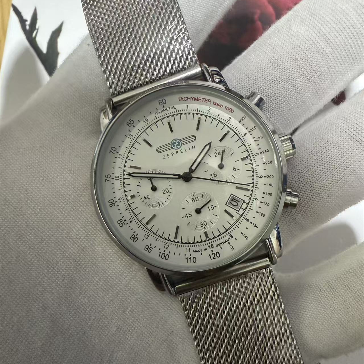 ساعات يد عصرية للزوجين من ZEPP - مراجعة Luxury Watch Wallpaper وسعره