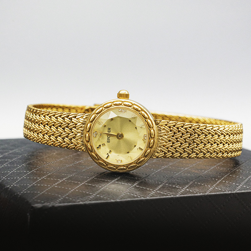 ساعة أذن قمح على الطراز القديم - مراجعة Luxury Watch Value وسعره