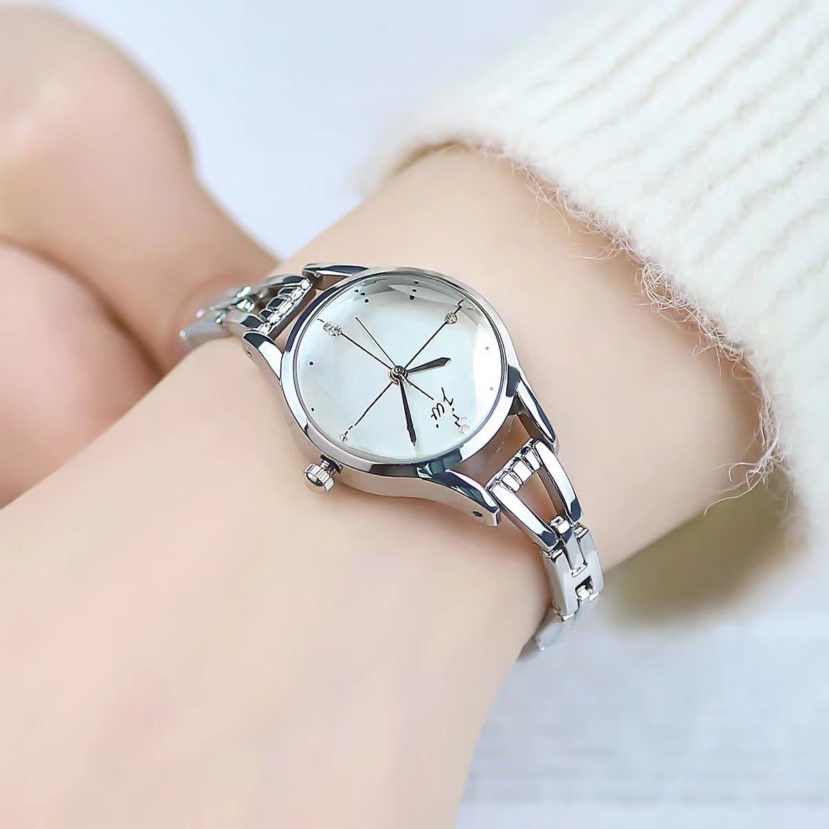 سوار ساعة للنساء أنيقة الذهب ا - مراجعة Luxury Watch Girl وسعره