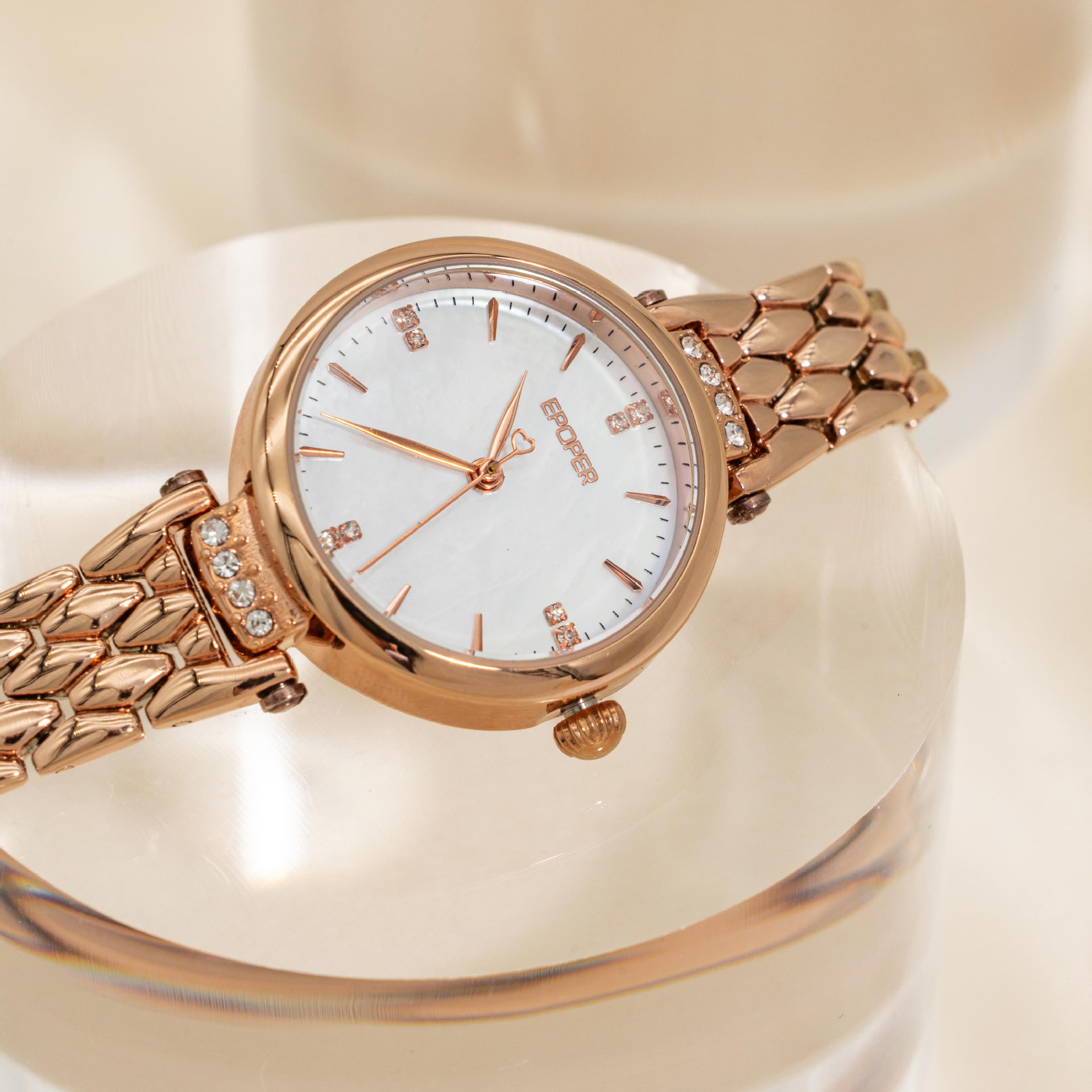 ساعة جديدة أنيقة وفاخرة، تصميم - مراجعة Luxury Watch Value وسعره