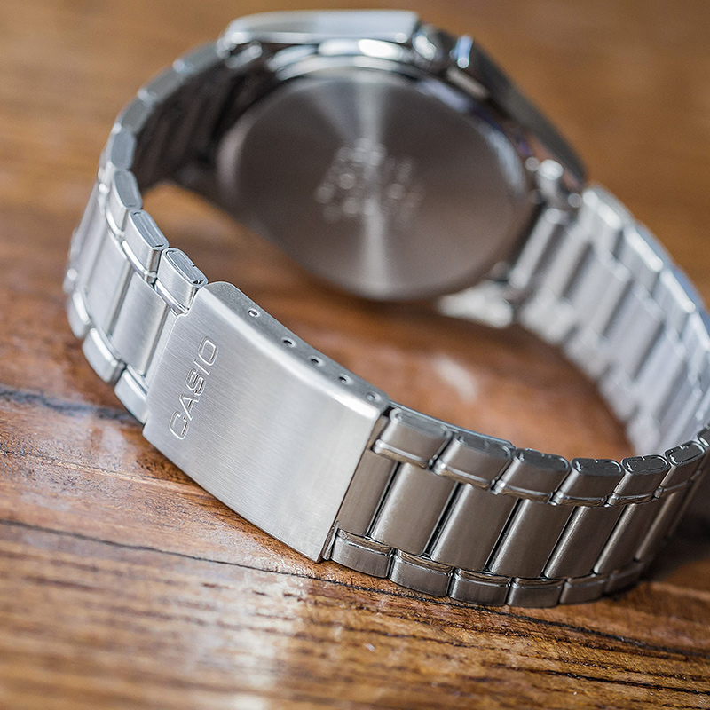 ساعة كاسيو للرجال بتصميم بسيط  - مراجعة Luxury Watch Casio وسعره
