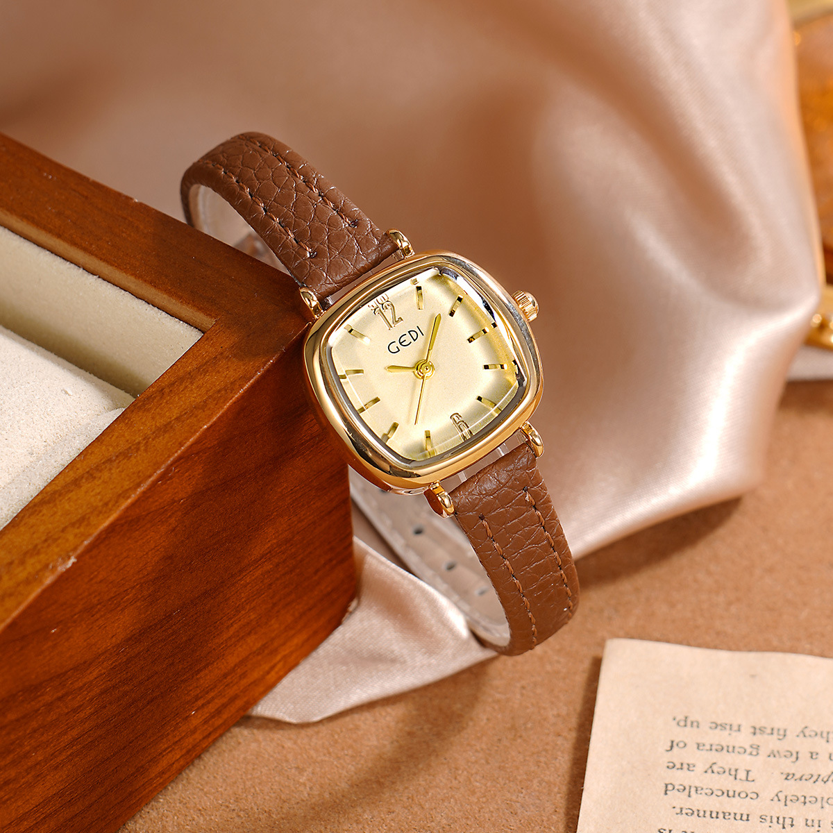 UTHAI 61018 CQ490 البساطة، قيم - مراجعة Luxury Watch Value وسعره