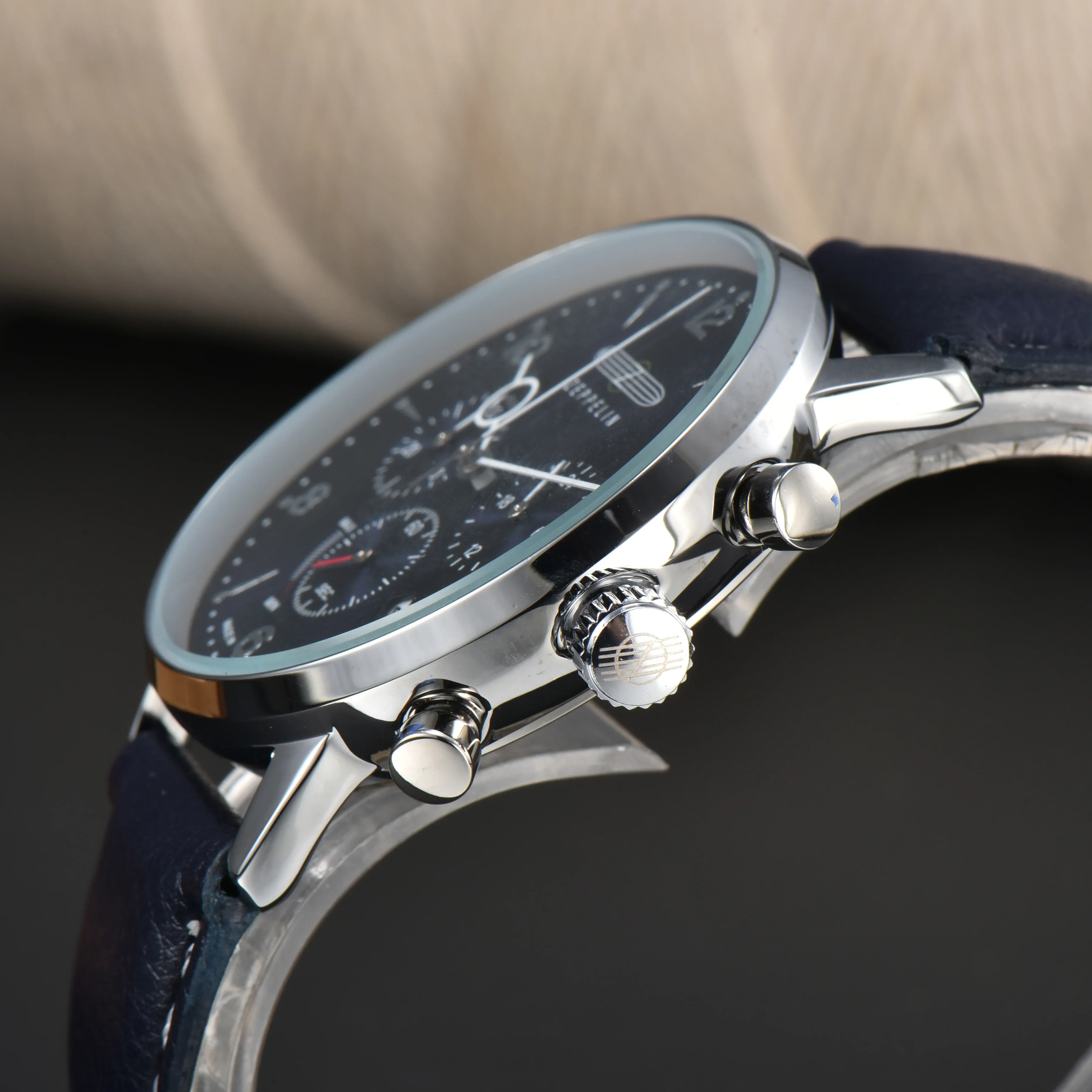 ساعة كوارتز كلاسيكية من ZEPPEL - مراجعة Luxury Watch Wallpaper وسعره