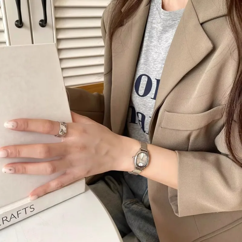 صغيرة البيضاوي الهاتفي الأخضر  - مراجعة Luxury Watch Women وسعره