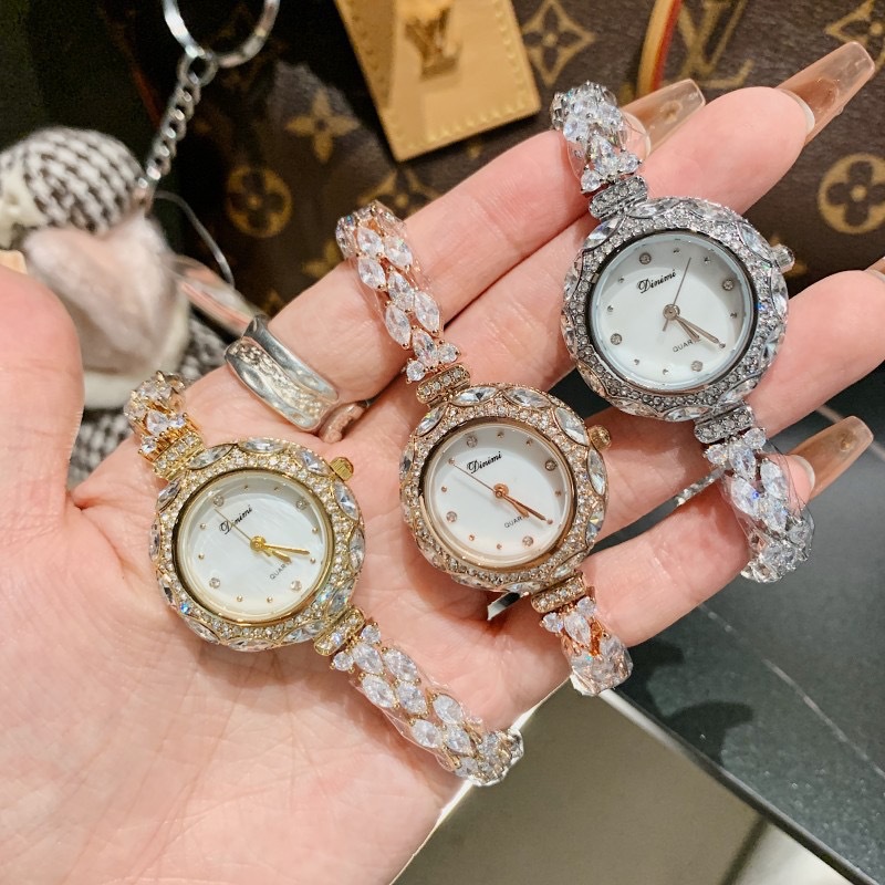 ساعة سوار نسائية رائعة وأنيقة  - مراجعة Luxury Watch Value وسعره